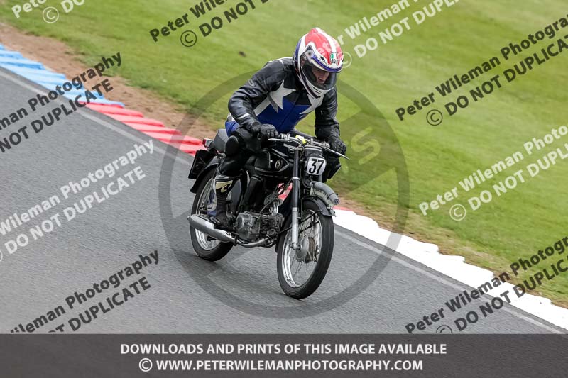 Vintage motorcycle club;eventdigitalimages;mallory park;mallory park trackday photographs;no limits trackdays;peter wileman photography;trackday digital images;trackday photos;vmcc festival 1000 bikes photographs